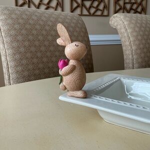Tall Bunny Rabbit With Pink Tulip Platter Decoration 🐇 🌷